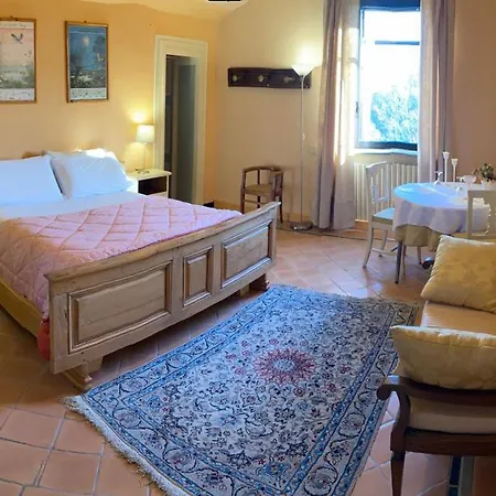 Le Ginestre Bed & Breakfast *