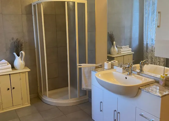 Le Ginestre Nocleg ze śniadaniem 3*